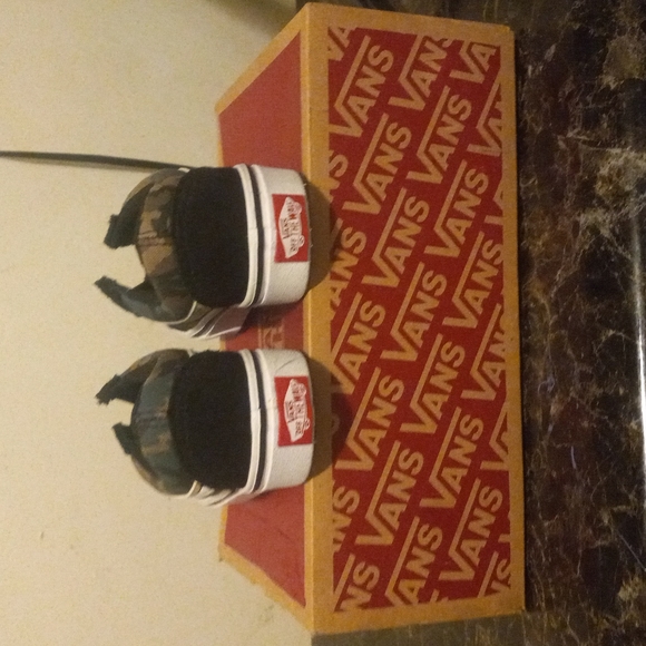 VANs - Picture 3 of 3